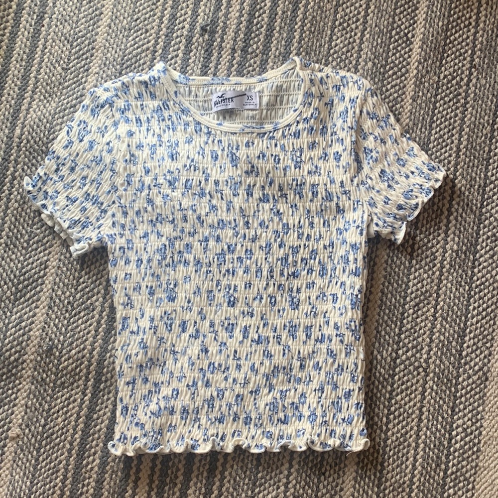 Hollister cropped tee with flowers, Size XS